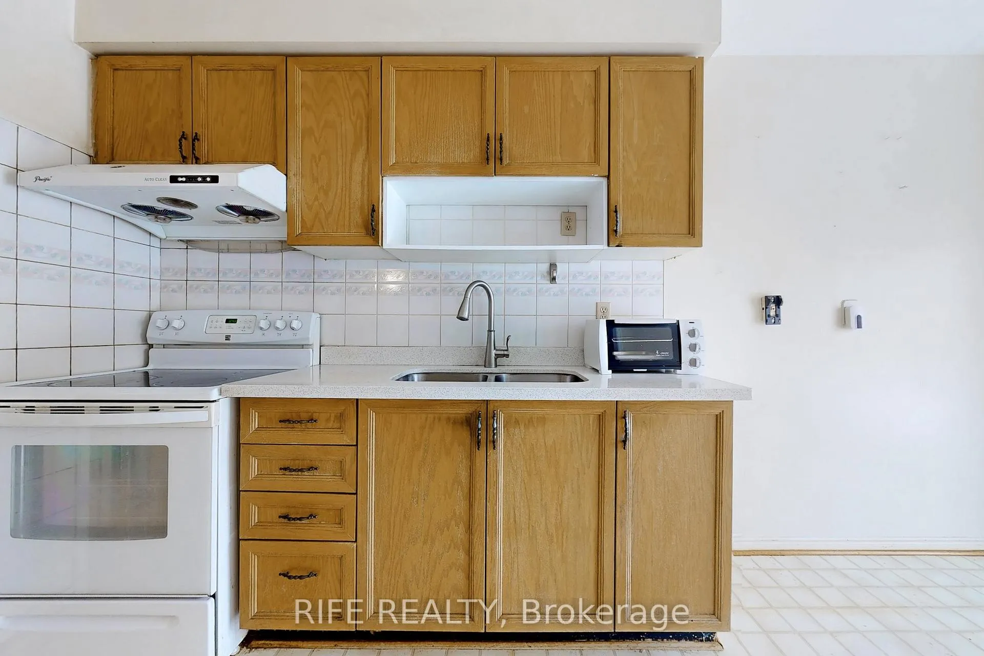 Photo 12 of 88 Stather Crescent, Markham, Milliken Mills East — HOMEH