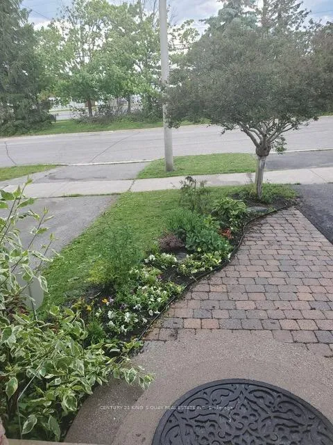 Photo 3 of 131 Downey Circle, Aurora, Bayview Wellington — HOMEH