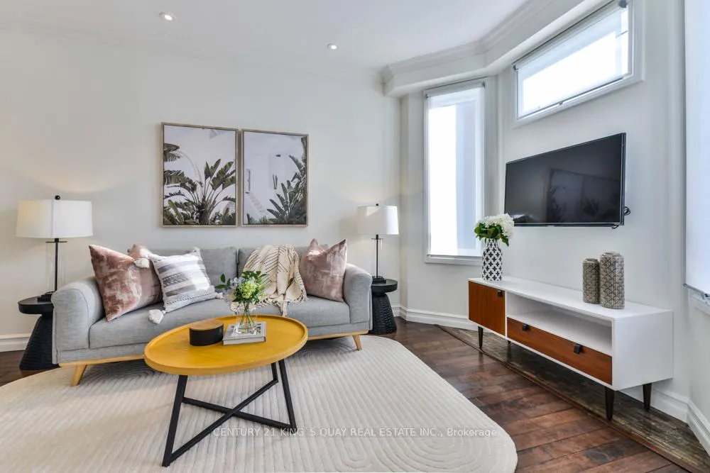Photo 8 of 131 Downey Circle, Aurora, Bayview Wellington — HOMEH