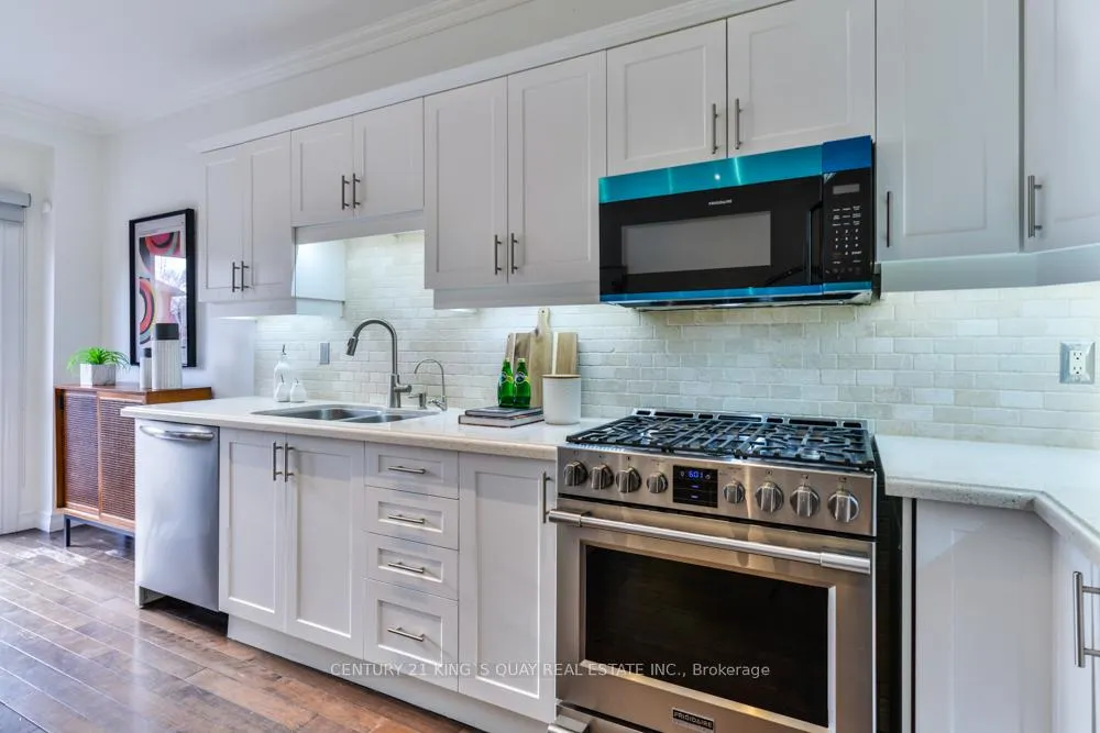 Photo 14 of 131 Downey Circle, Aurora, Bayview Wellington — HOMEH