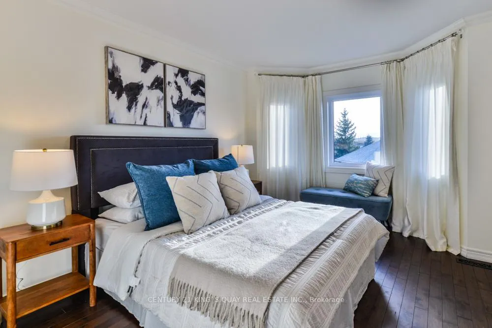 Photo 16 of 131 Downey Circle, Aurora, Bayview Wellington — HOMEH