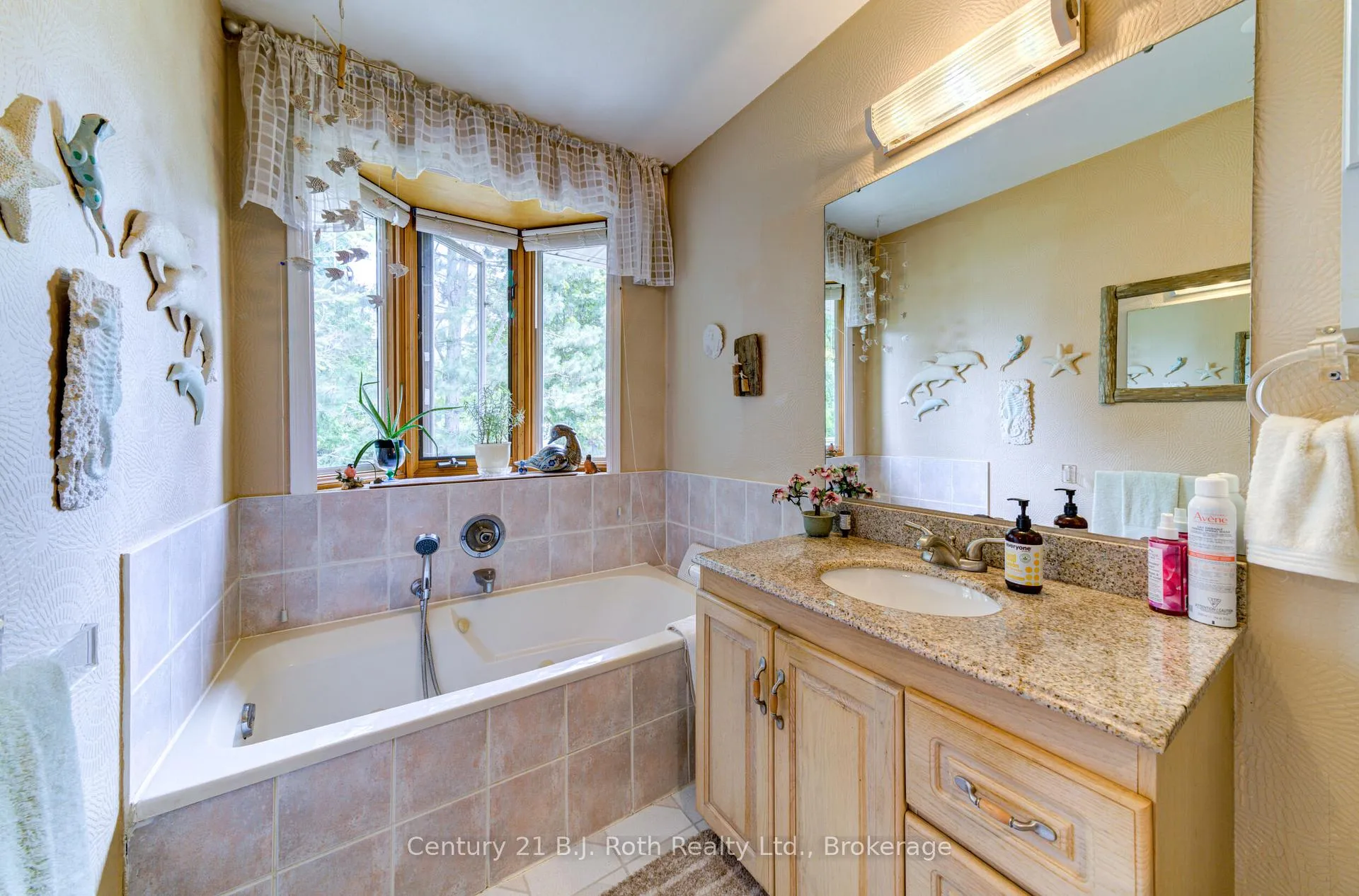 Photo 16 of 24 Champlain Street, Orillia — HOMEH
