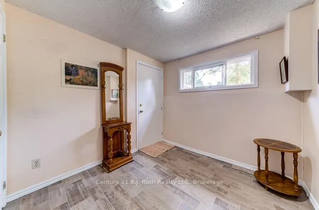 Photo 17 of 24 Champlain Street, Orillia — HOMEH