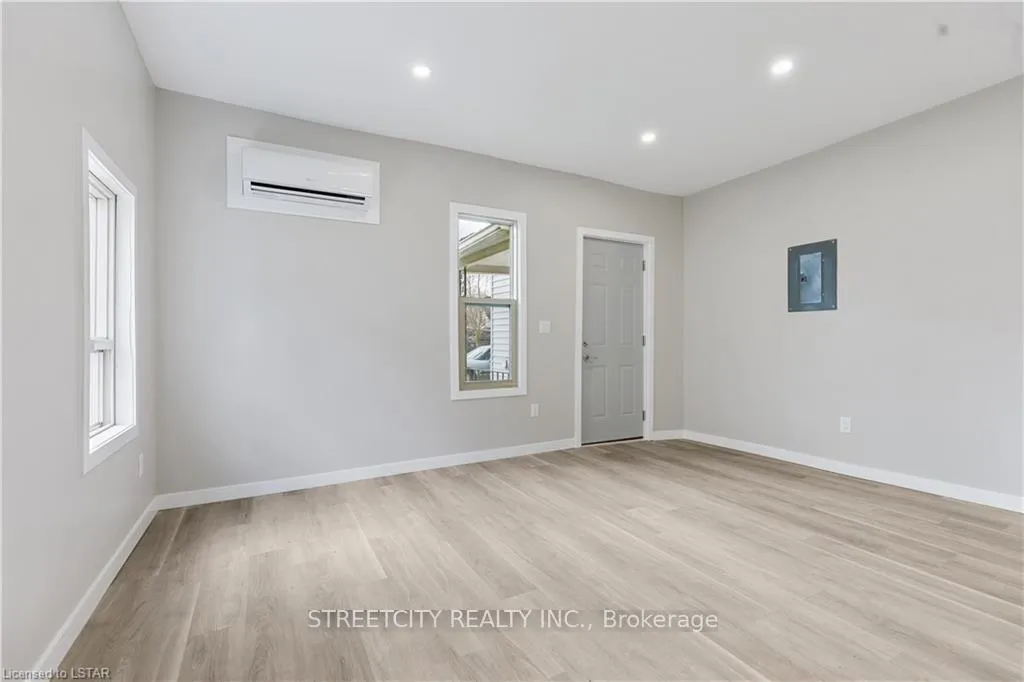 Photo 3 of 398 Brown Street, Chatham-Kent, Dresden — HOMEH
