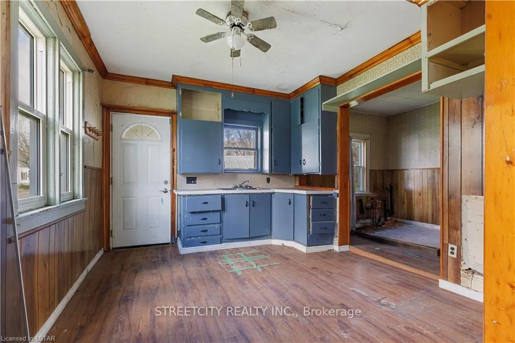Photo 9 of 398 Brown Street, Chatham-Kent, Dresden — HOMEH