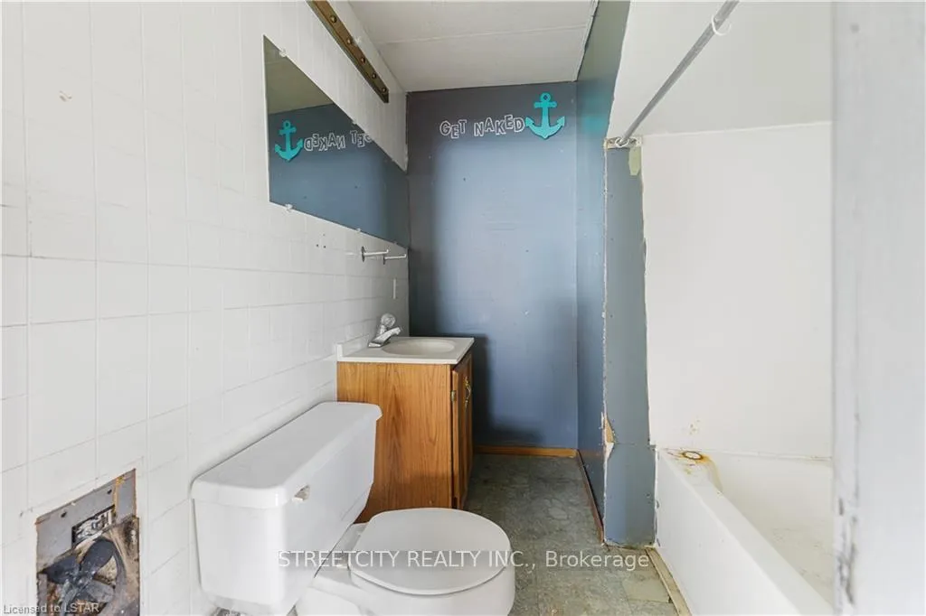 Photo 11 of 398 Brown Street, Chatham-Kent, Dresden — HOMEH