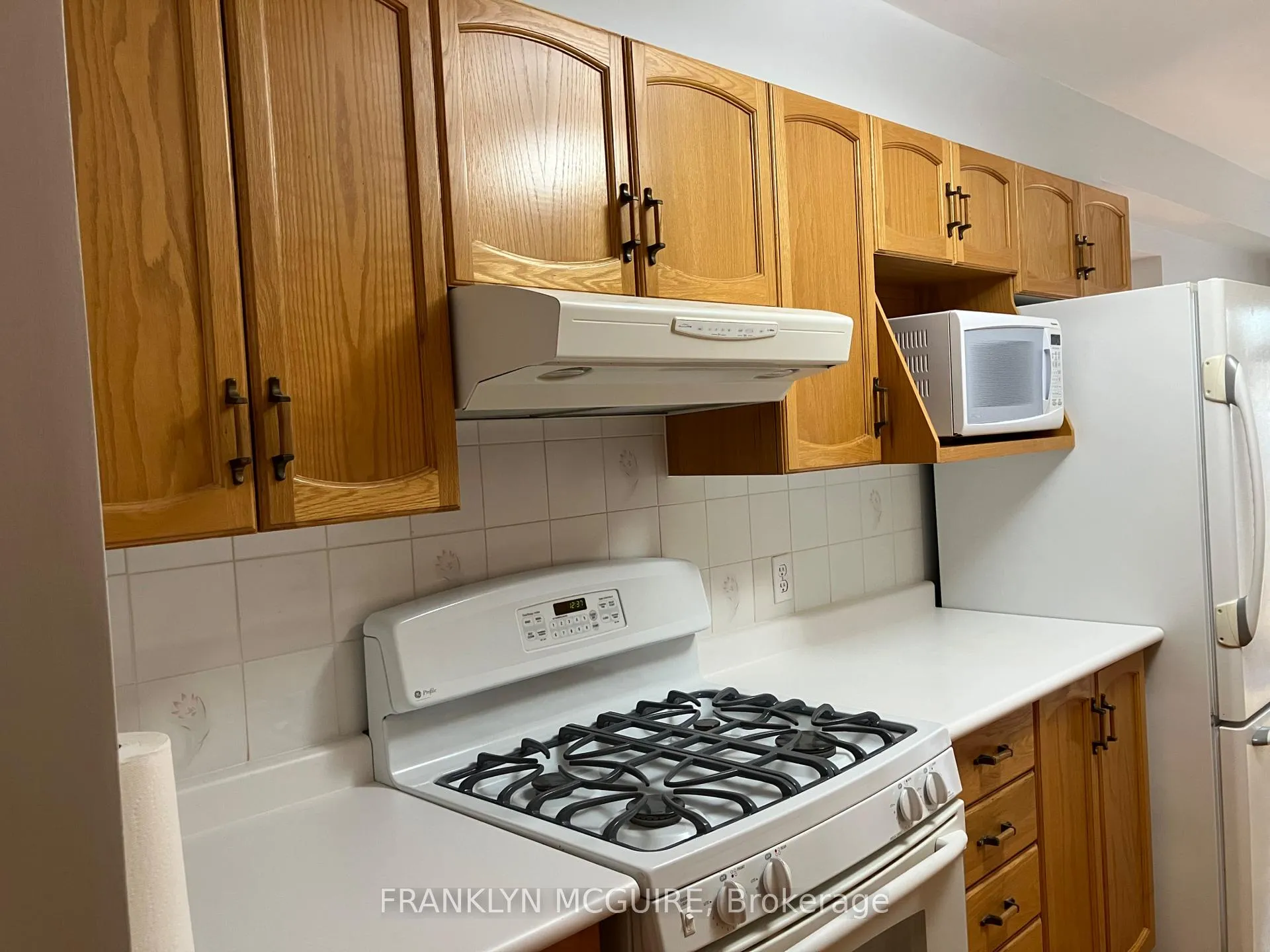 Photo 8 of 22 birchbank Crescent, Ottawa, Kanata - Bridlewood — HOMEH