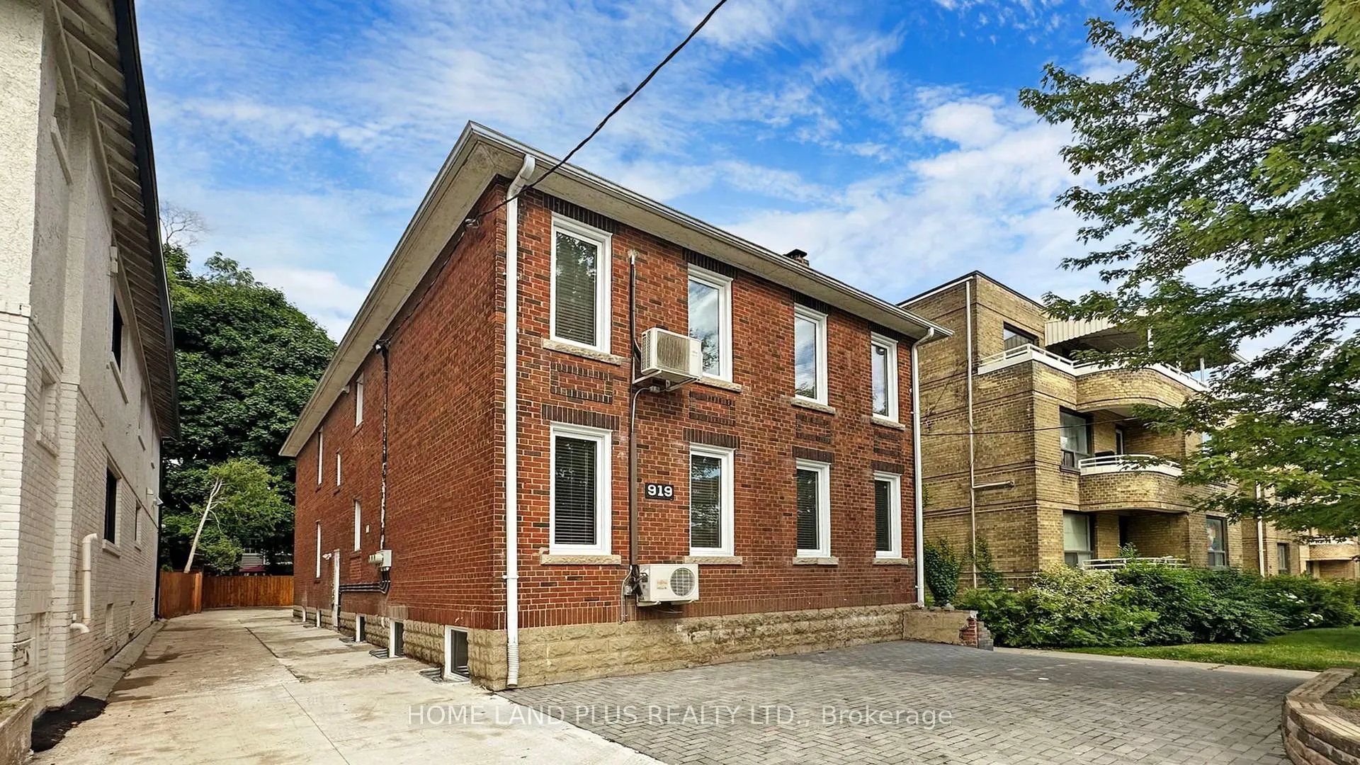 Front of Unit Unit 3, 919 Avenue Road