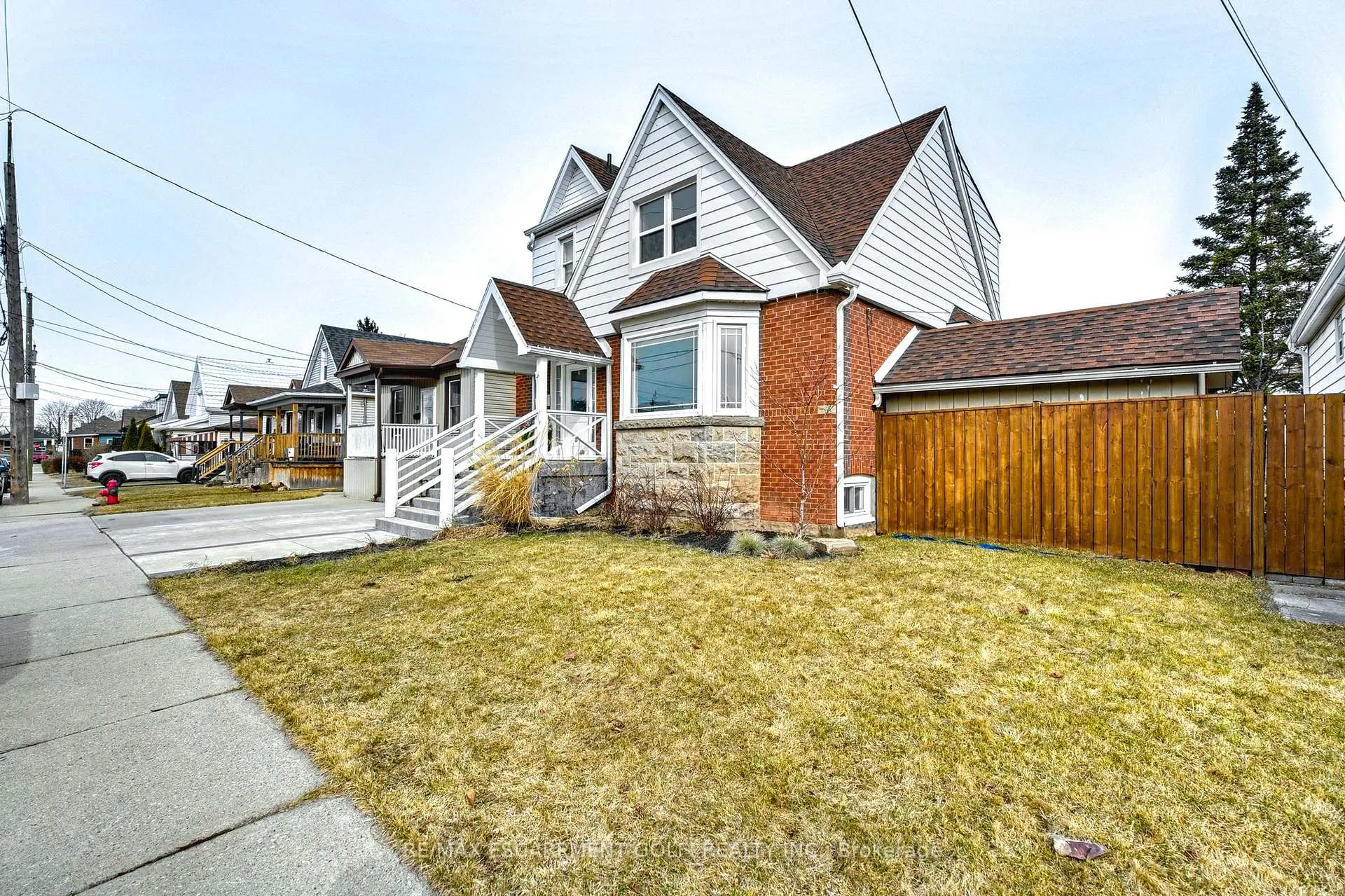 Photo 3 of 35 Allan Avenue, Hamilton, Homeside — HOMEH