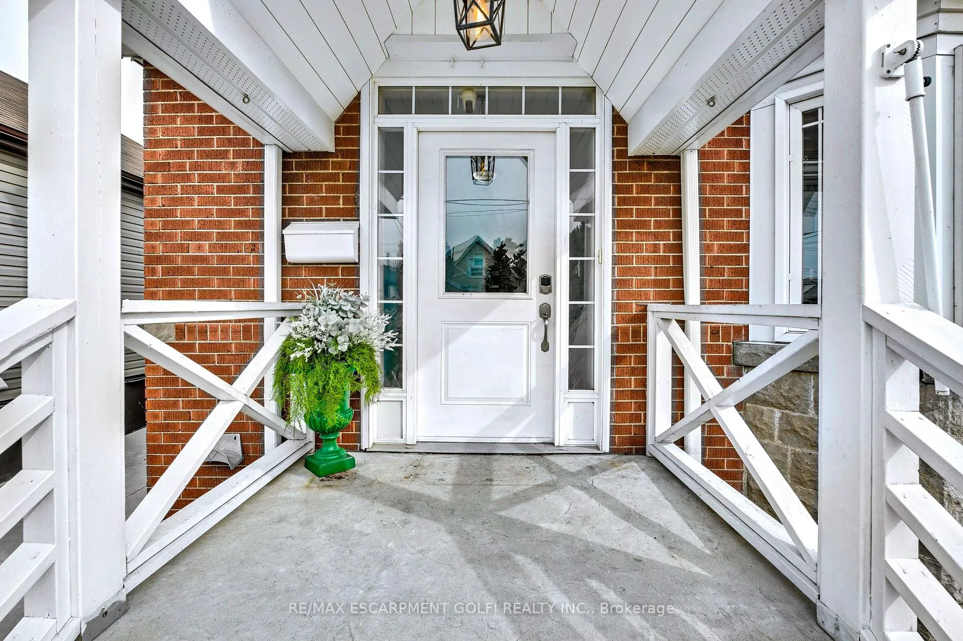 Photo 4 of 35 Allan Avenue, Hamilton, Homeside — HOMEH