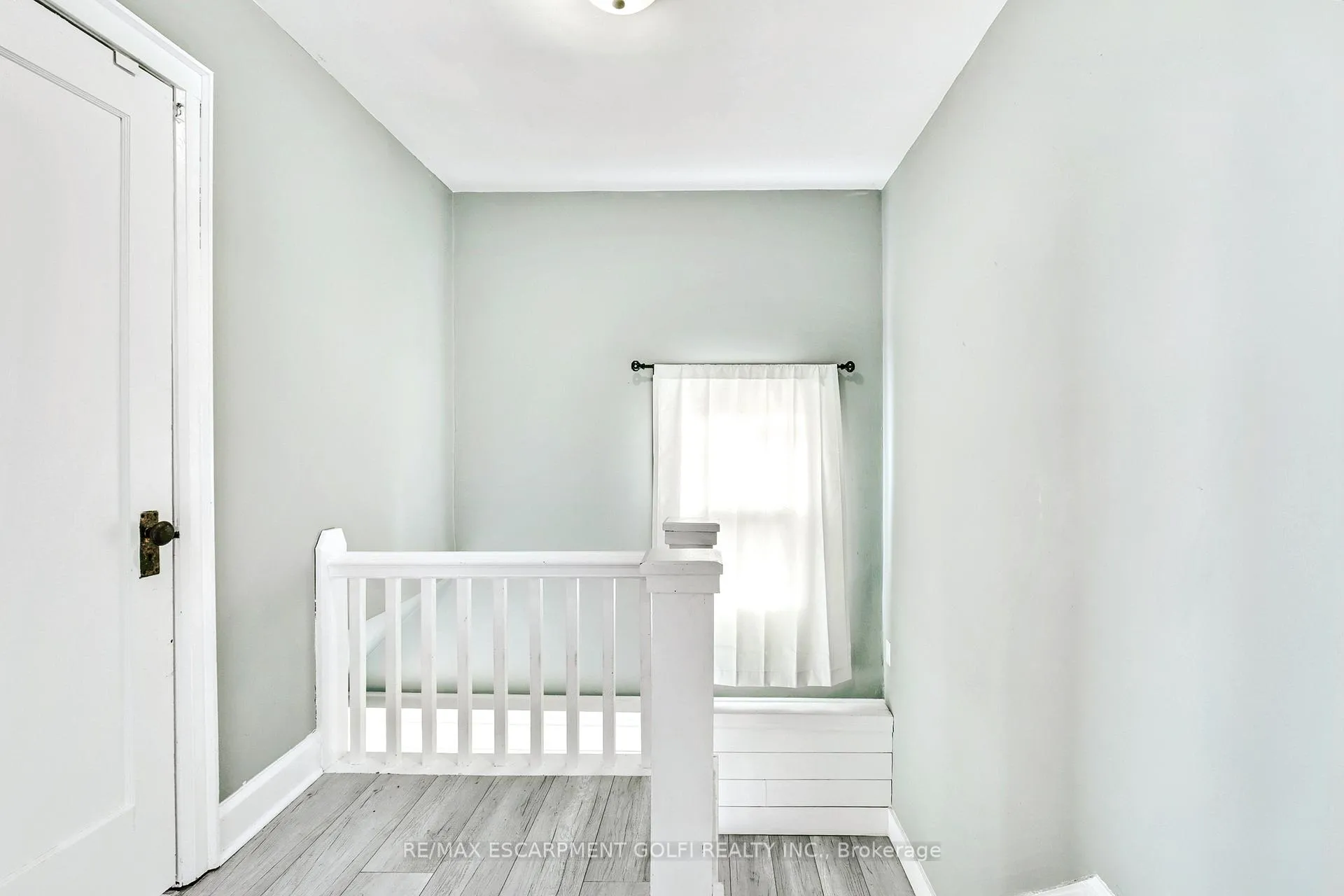 Photo 18 of 35 Allan Avenue, Hamilton, Homeside — HOMEH