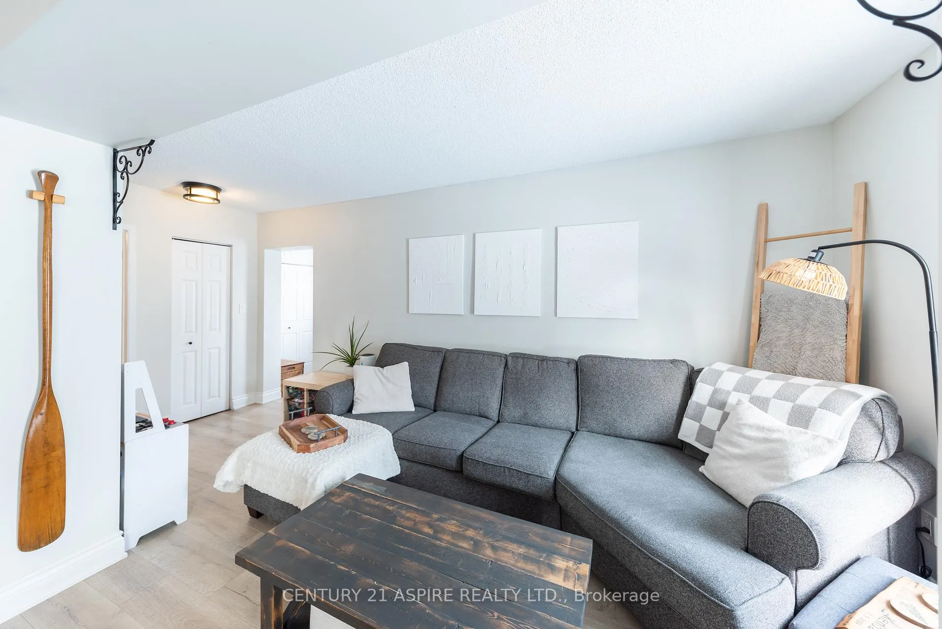 Photo 13 of 25 Doran Street, Petawawa — HOMEH