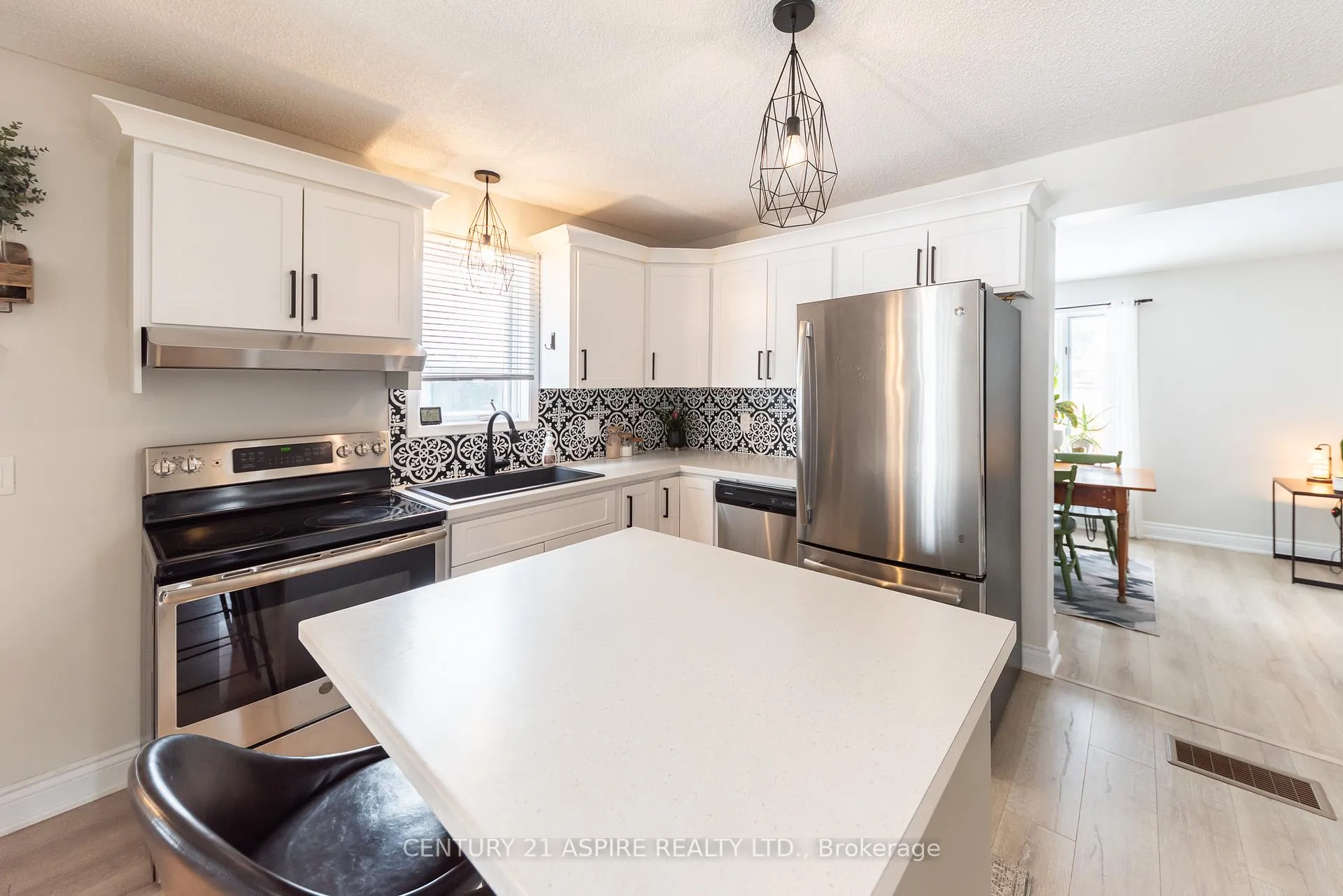 Photo 15 of 25 Doran Street, Petawawa — HOMEH