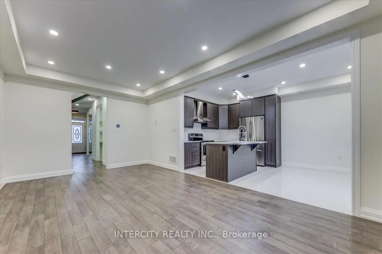 Photo 10 of 27 Broden Crescent, Whitby, Rural Whitby — HOMEH