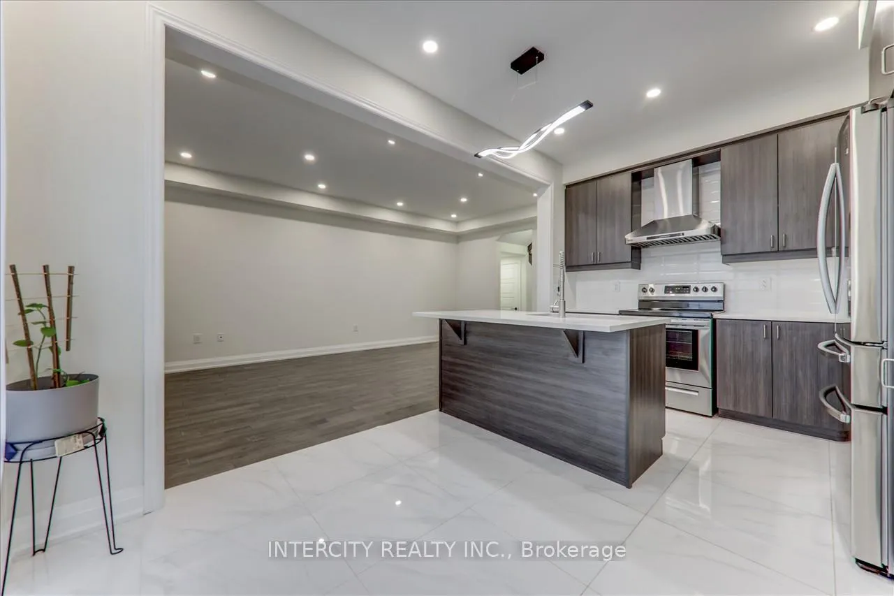 Photo 12 of 27 Broden Crescent, Whitby, Rural Whitby — HOMEH