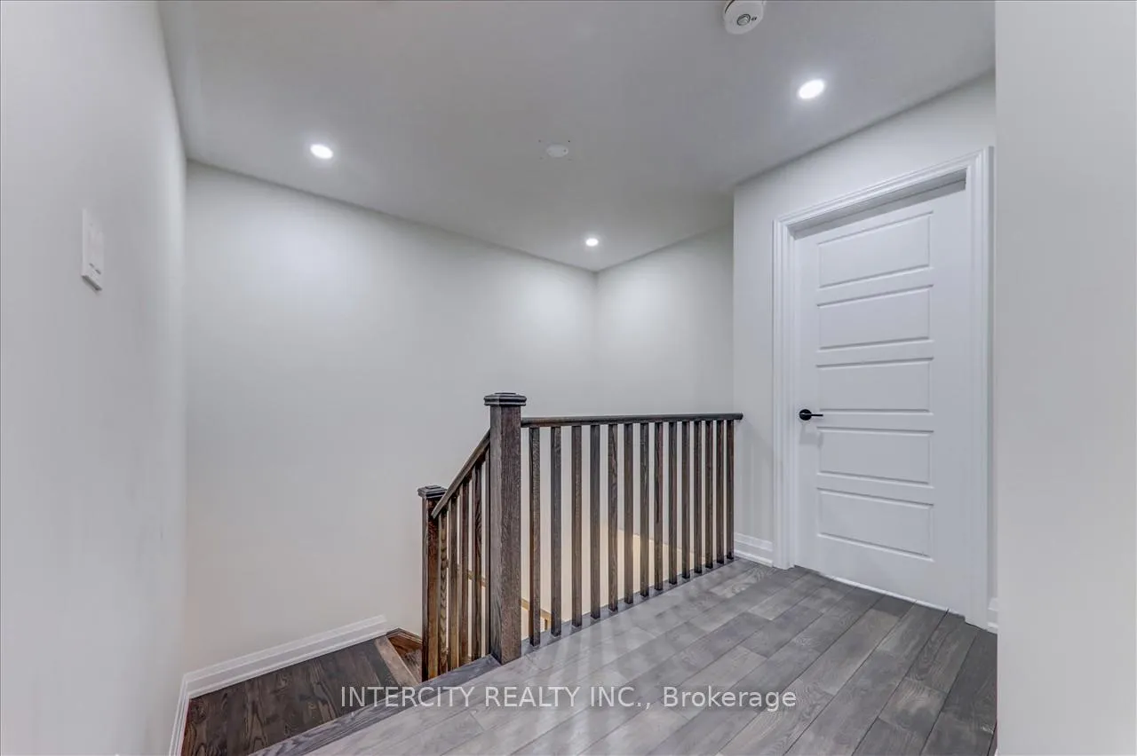Photo 16 of 27 Broden Crescent, Whitby, Rural Whitby — HOMEH