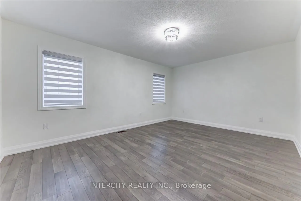 Photo 17 of 27 Broden Crescent, Whitby, Rural Whitby — HOMEH