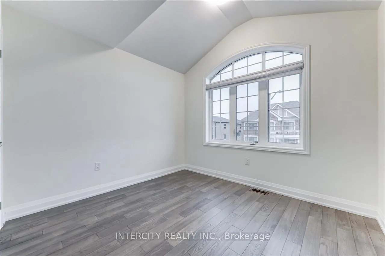Photo 21 of 27 Broden Crescent, Whitby, Rural Whitby — HOMEH