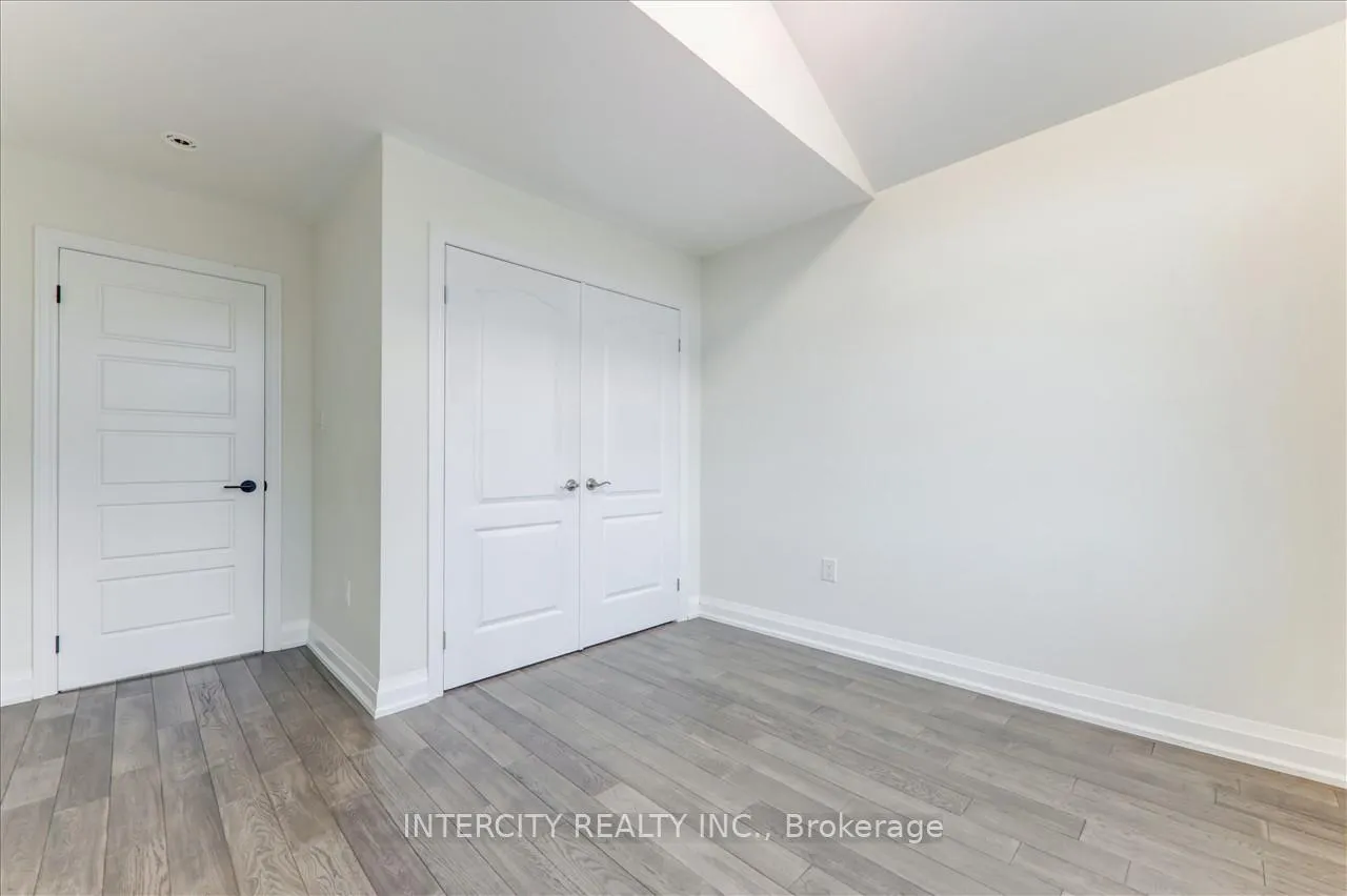 Photo 22 of 27 Broden Crescent, Whitby, Rural Whitby — HOMEH