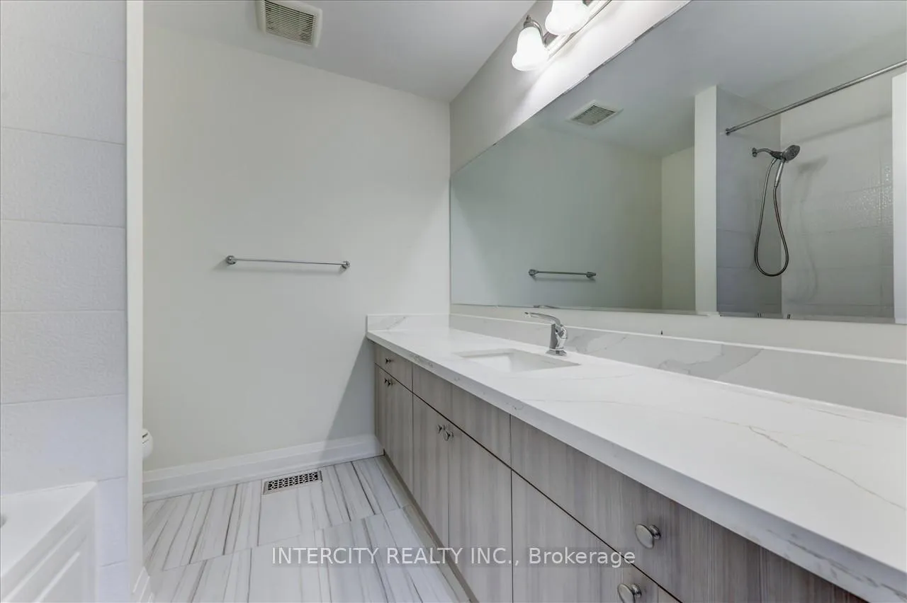 Photo 23 of 27 Broden Crescent, Whitby, Rural Whitby — HOMEH