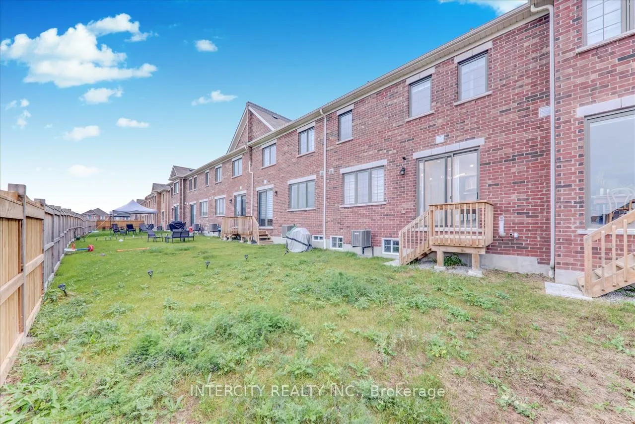 Photo 28 of 27 Broden Crescent, Whitby, Rural Whitby — HOMEH