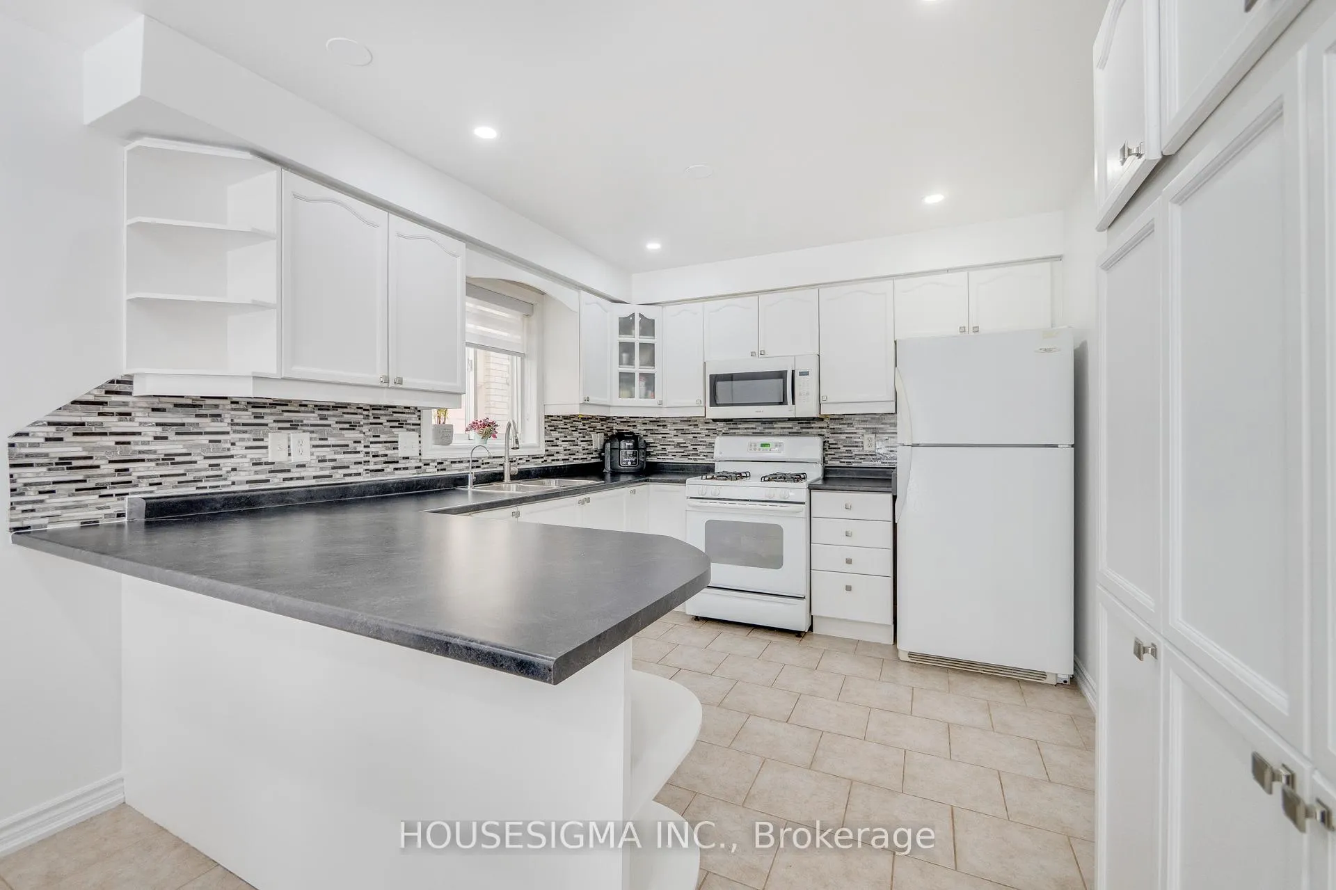 Photo 16 of 81 Kendrick Court, Hamilton, Ancaster — HOMEH