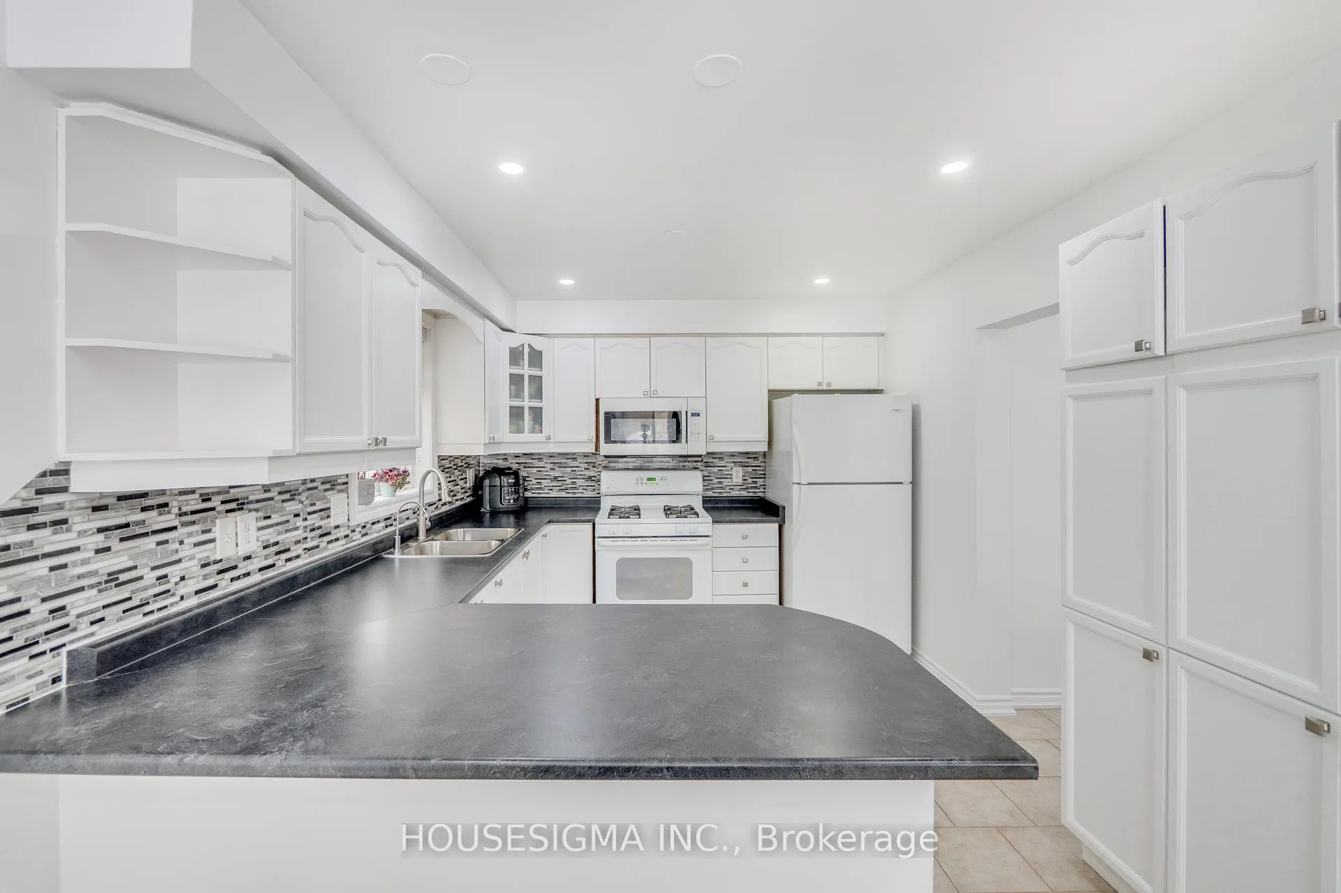 Photo 18 of 81 Kendrick Court, Hamilton, Ancaster — HOMEH