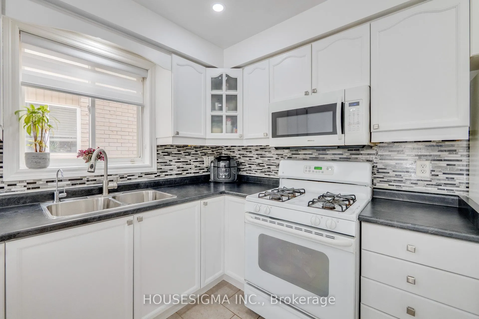 Photo 20 of 81 Kendrick Court, Hamilton, Ancaster — HOMEH