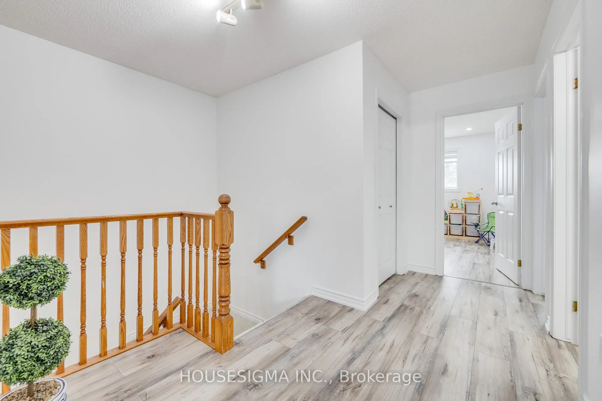 Photo 24 of 81 Kendrick Court, Hamilton, Ancaster — HOMEH