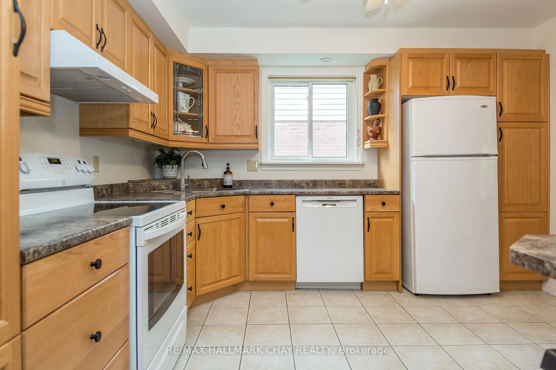 Photo 9 of 310 Hickling Trail, Barrie, Grove East — HOMEH