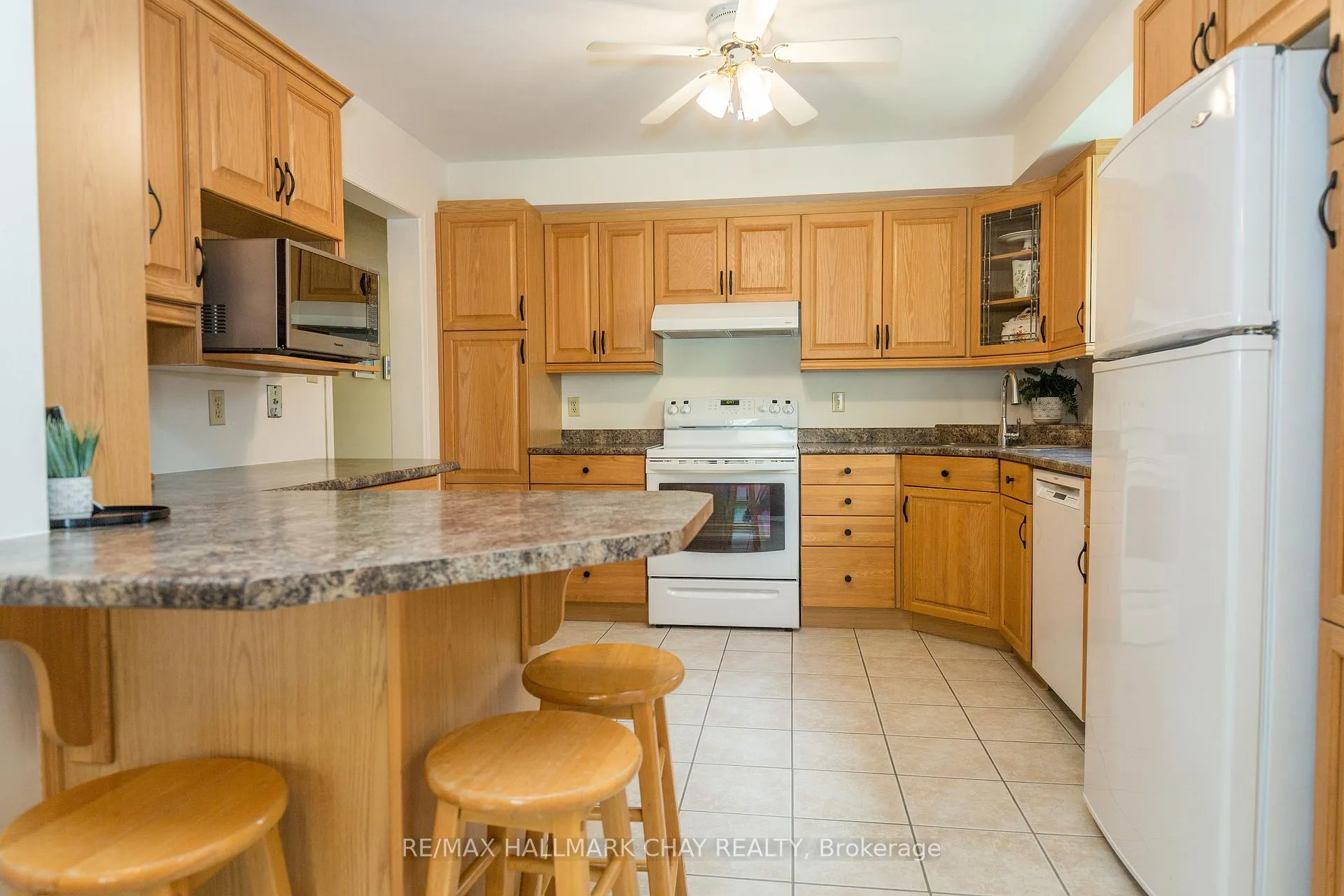 Photo 11 of 310 Hickling Trail, Barrie, Grove East — HOMEH