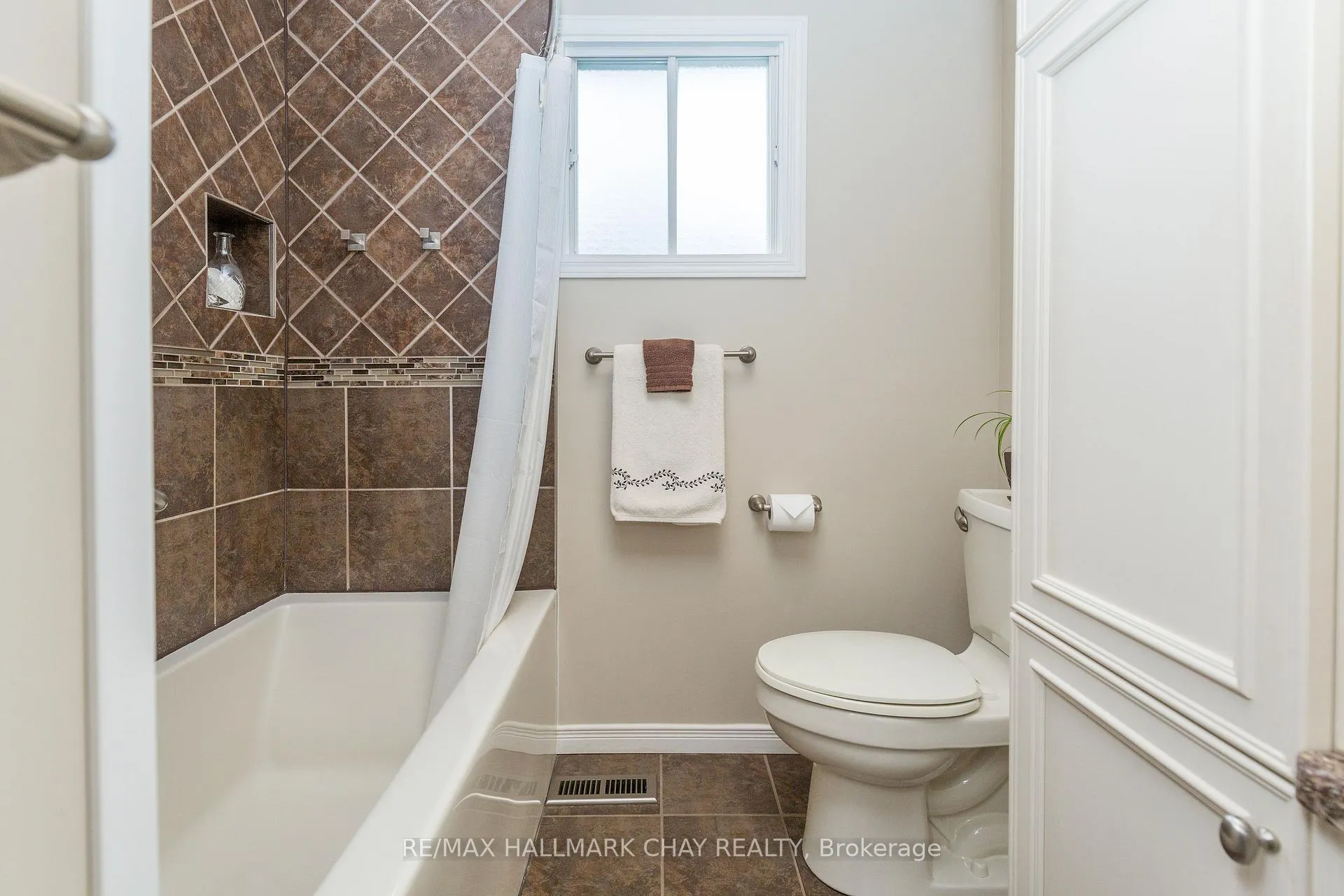Photo 24 of 310 Hickling Trail, Barrie, Grove East — HOMEH