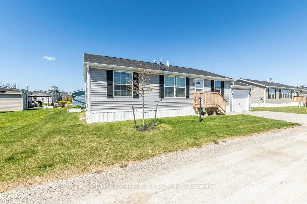 Photo 2 of 9 Hickory Hollow, Haldimand, Nanticoke — HOMEH