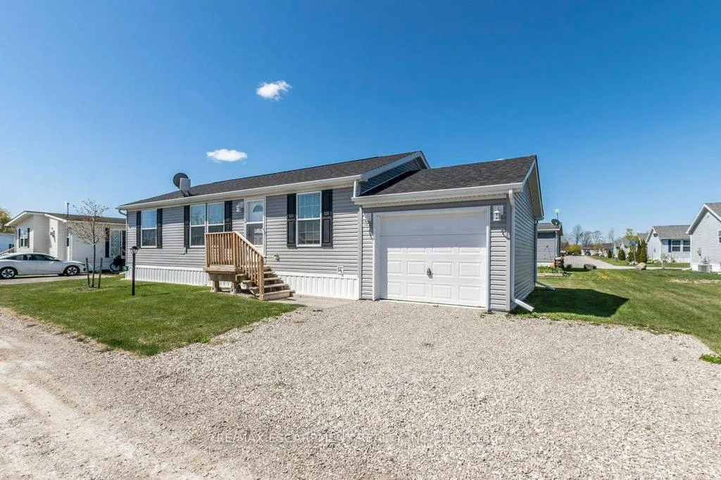 Photo 3 of 9 Hickory Hollow, Haldimand, Nanticoke — HOMEH