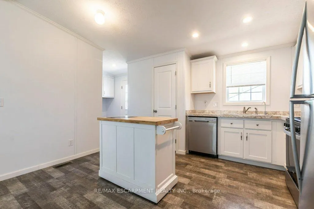 Photo 10 of 9 Hickory Hollow, Haldimand, Nanticoke — HOMEH