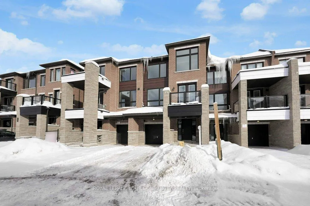 Photo 2 of 43 Spry Lane, Barrie, Innis-Shore — HOMEH