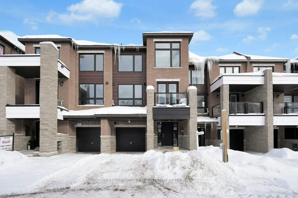 Photo 4 of 43 Spry Lane, Barrie, Innis-Shore — HOMEH