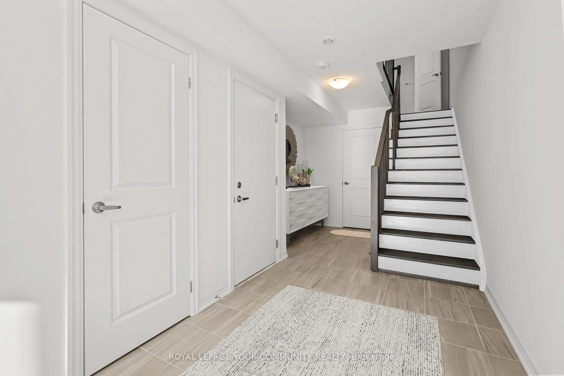 Photo 6 of 43 Spry Lane, Barrie, Innis-Shore — HOMEH