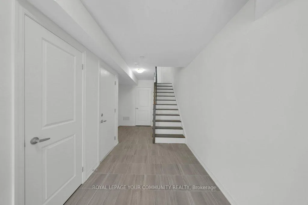 Photo 8 of 43 Spry Lane, Barrie, Innis-Shore — HOMEH