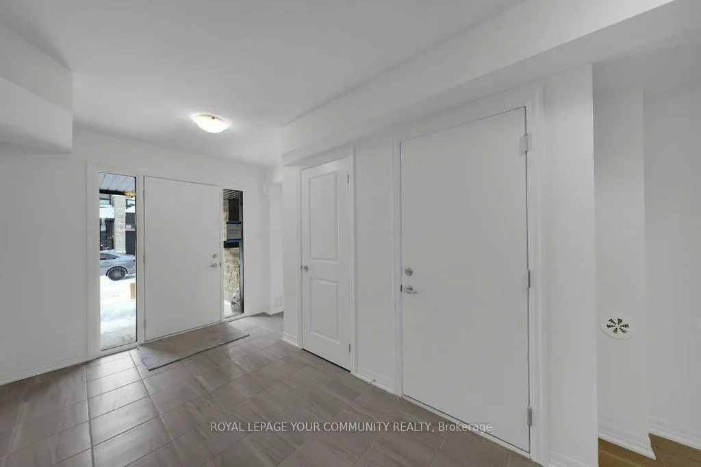 Photo 9 of 43 Spry Lane, Barrie, Innis-Shore — HOMEH