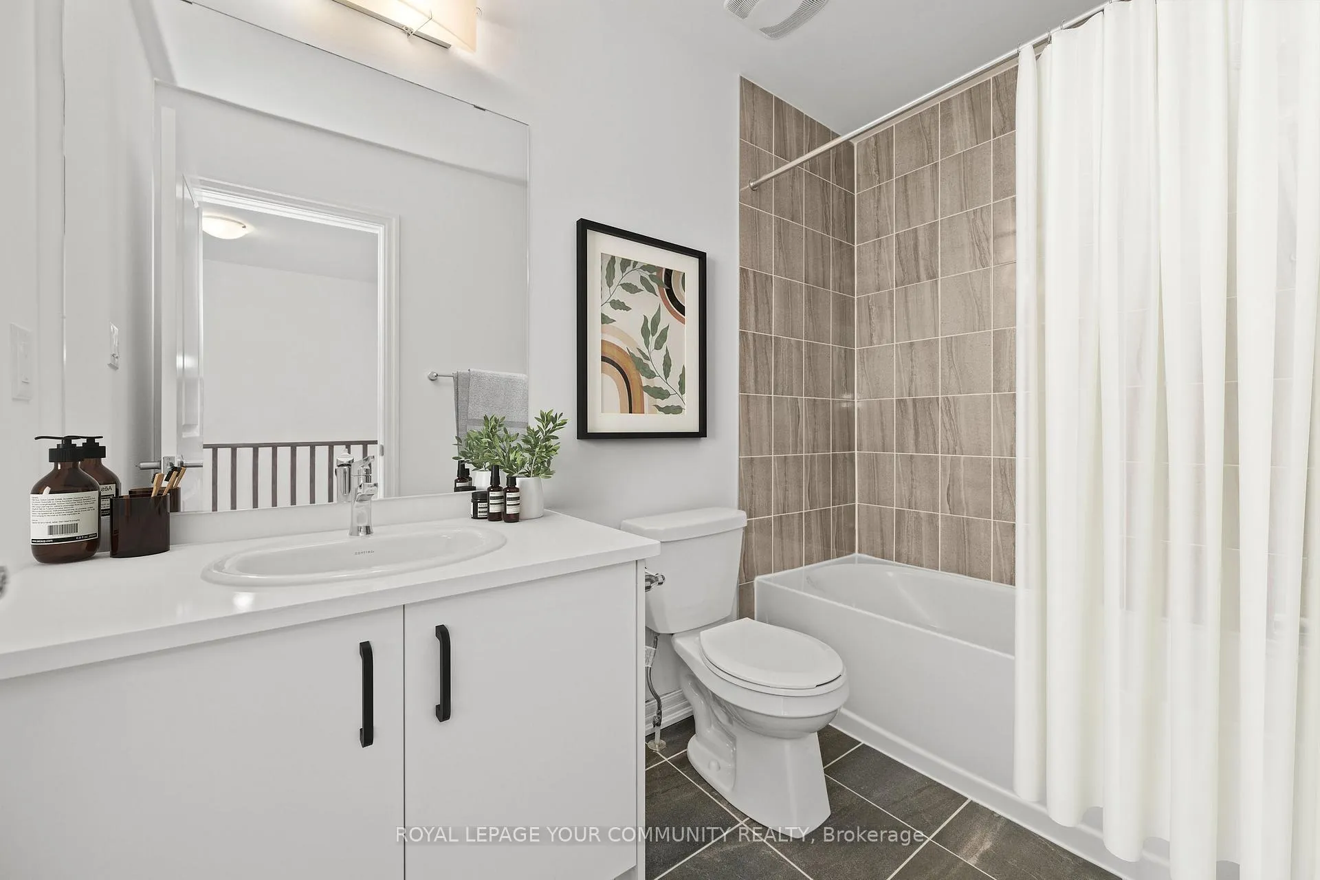 Photo 31 of 43 Spry Lane, Barrie, Innis-Shore — HOMEH
