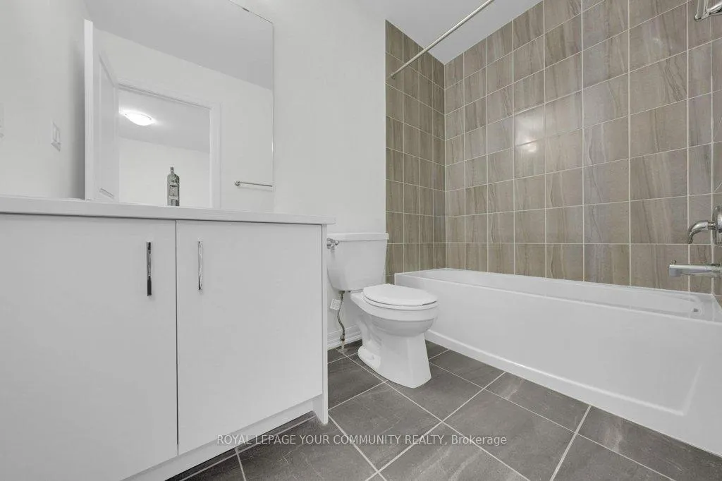 Photo 32 of 43 Spry Lane, Barrie, Innis-Shore — HOMEH
