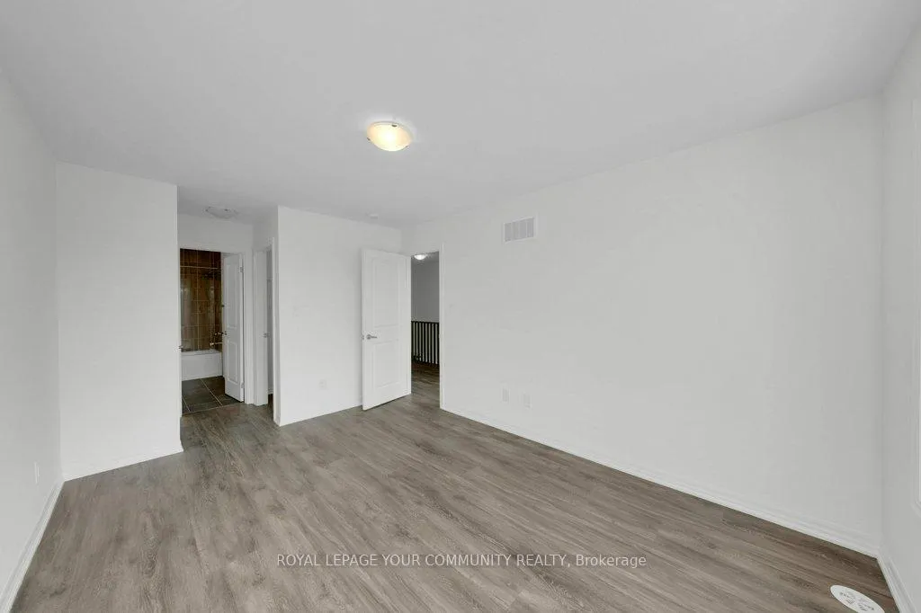 Photo 37 of 43 Spry Lane, Barrie, Innis-Shore — HOMEH
