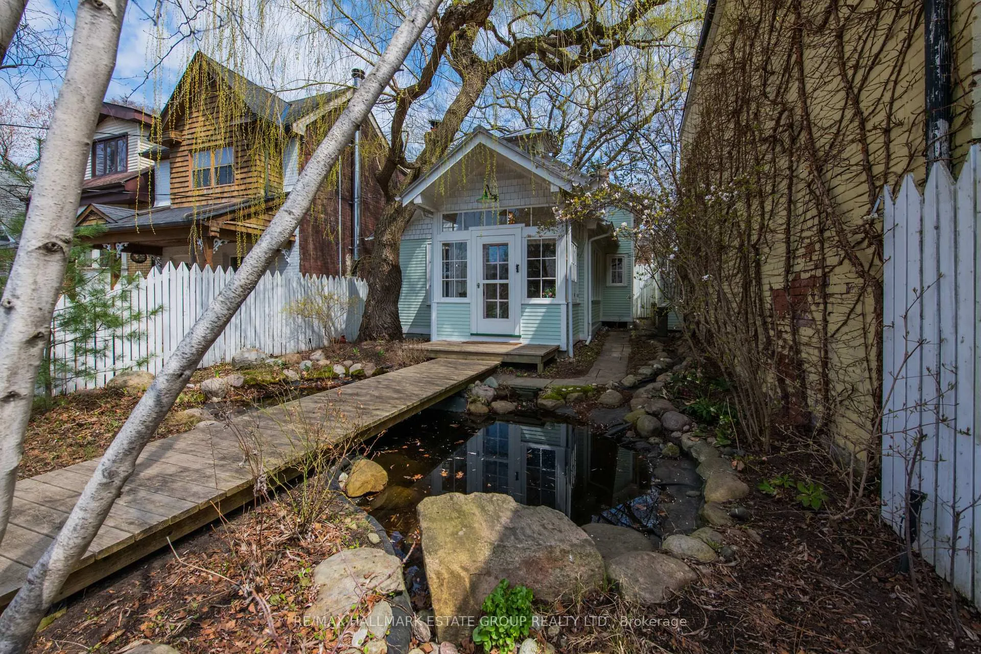Photo 2 of 223 Waverley Road, Toronto, The Beaches — HOMEH