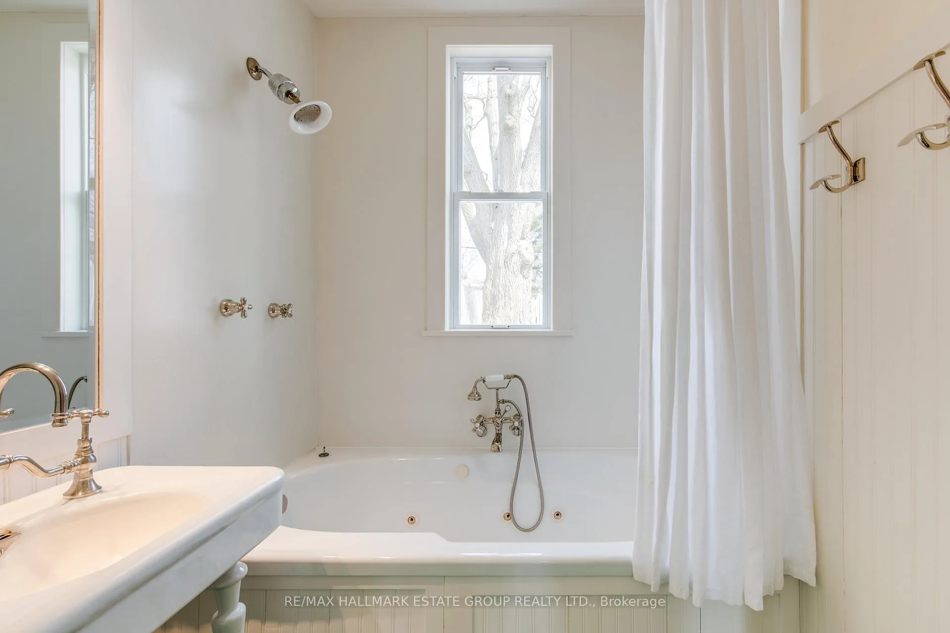 Photo 25 of 223 Waverley Road, Toronto, The Beaches — HOMEH