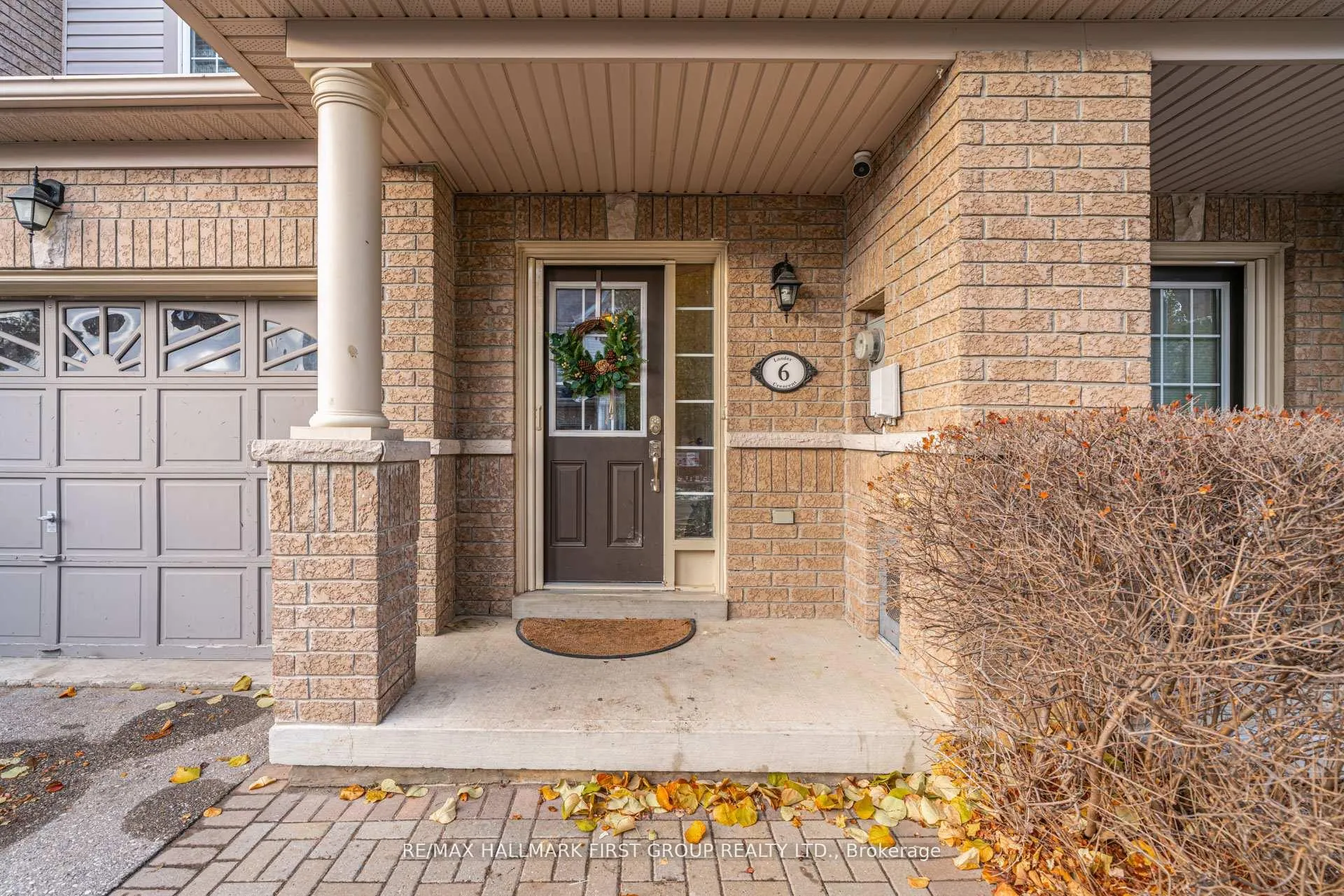 Photo 2 of 6 Lander Crescent, Clarington, Bowmanville — HOMEH