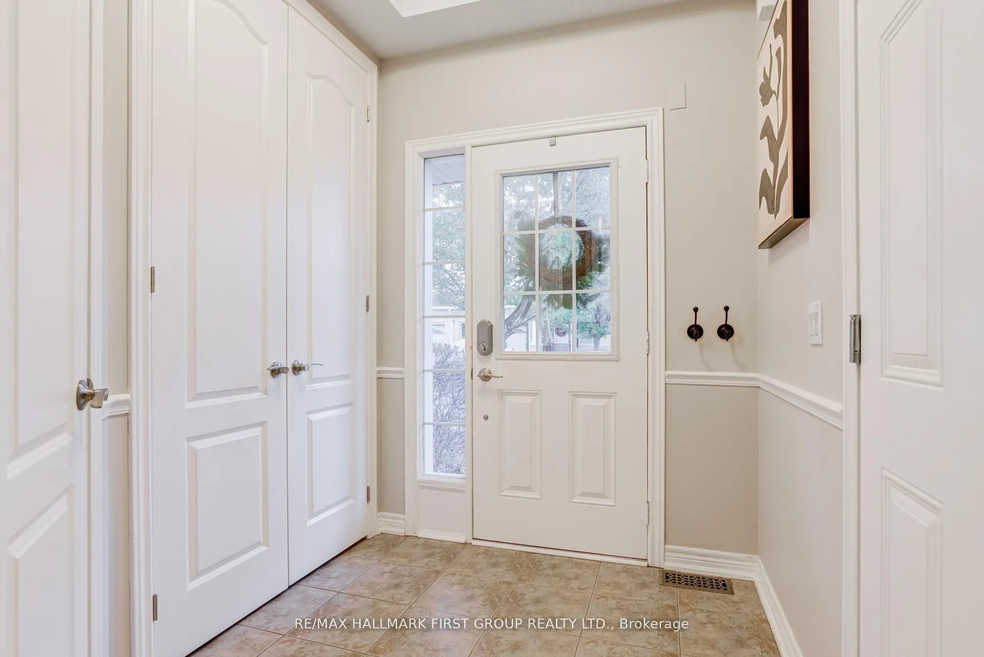 Photo 3 of 6 Lander Crescent, Clarington, Bowmanville — HOMEH