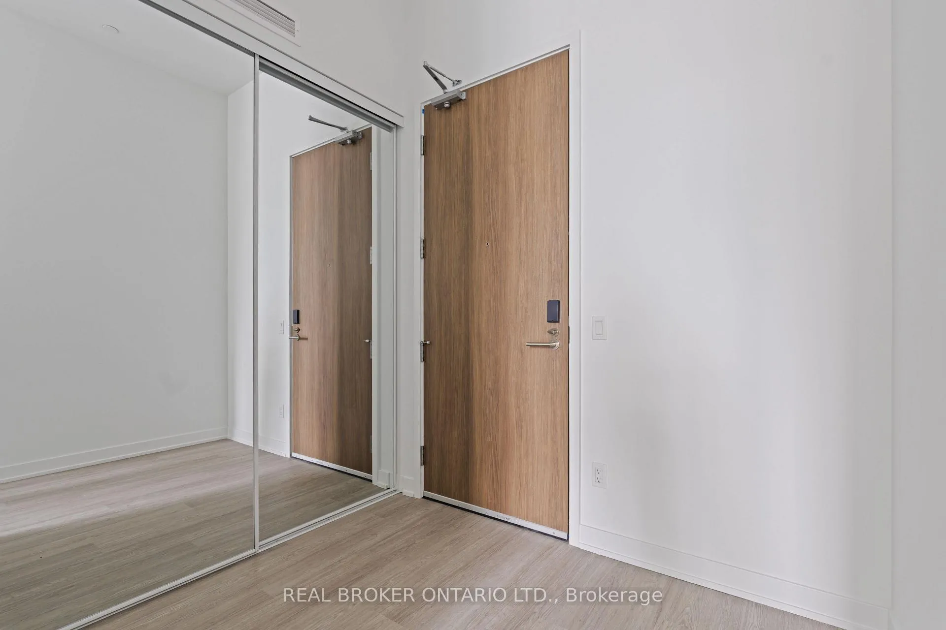 Photo 6 of Unit 104, 8188 Yonge Street, Vaughan, Uplands — HOMEH
