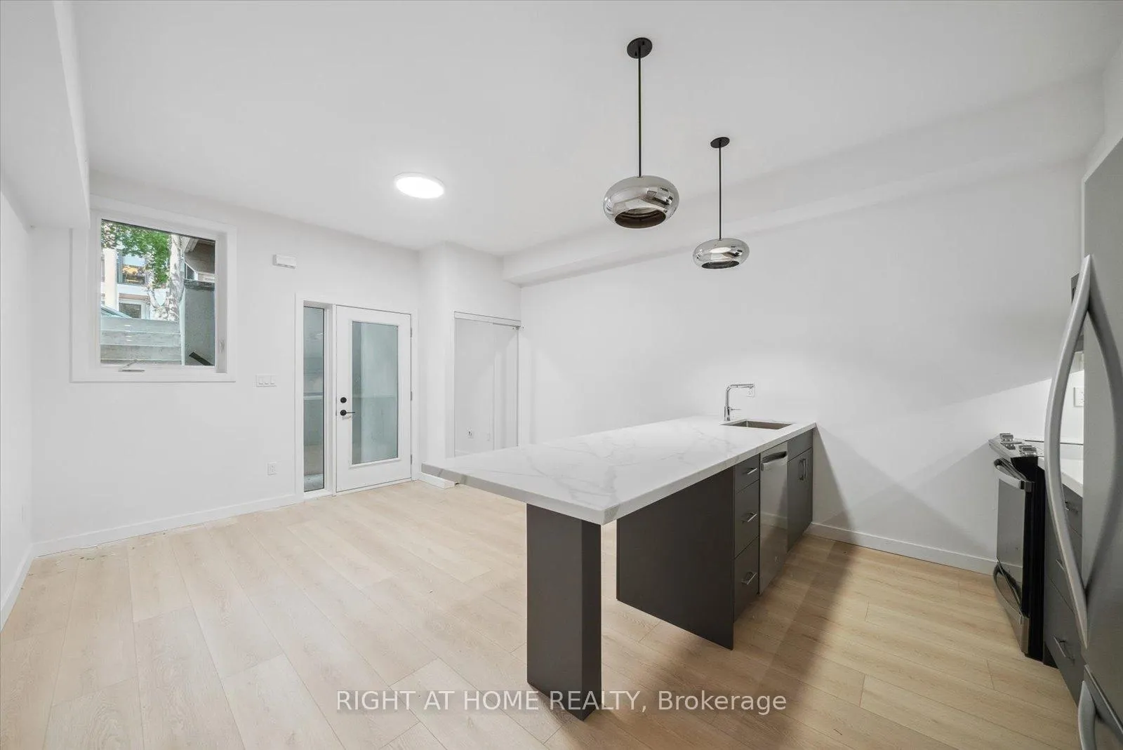 Photo 2 of Unit 1, 367 Howland Avenue, Toronto, Casa Loma — HOMEH