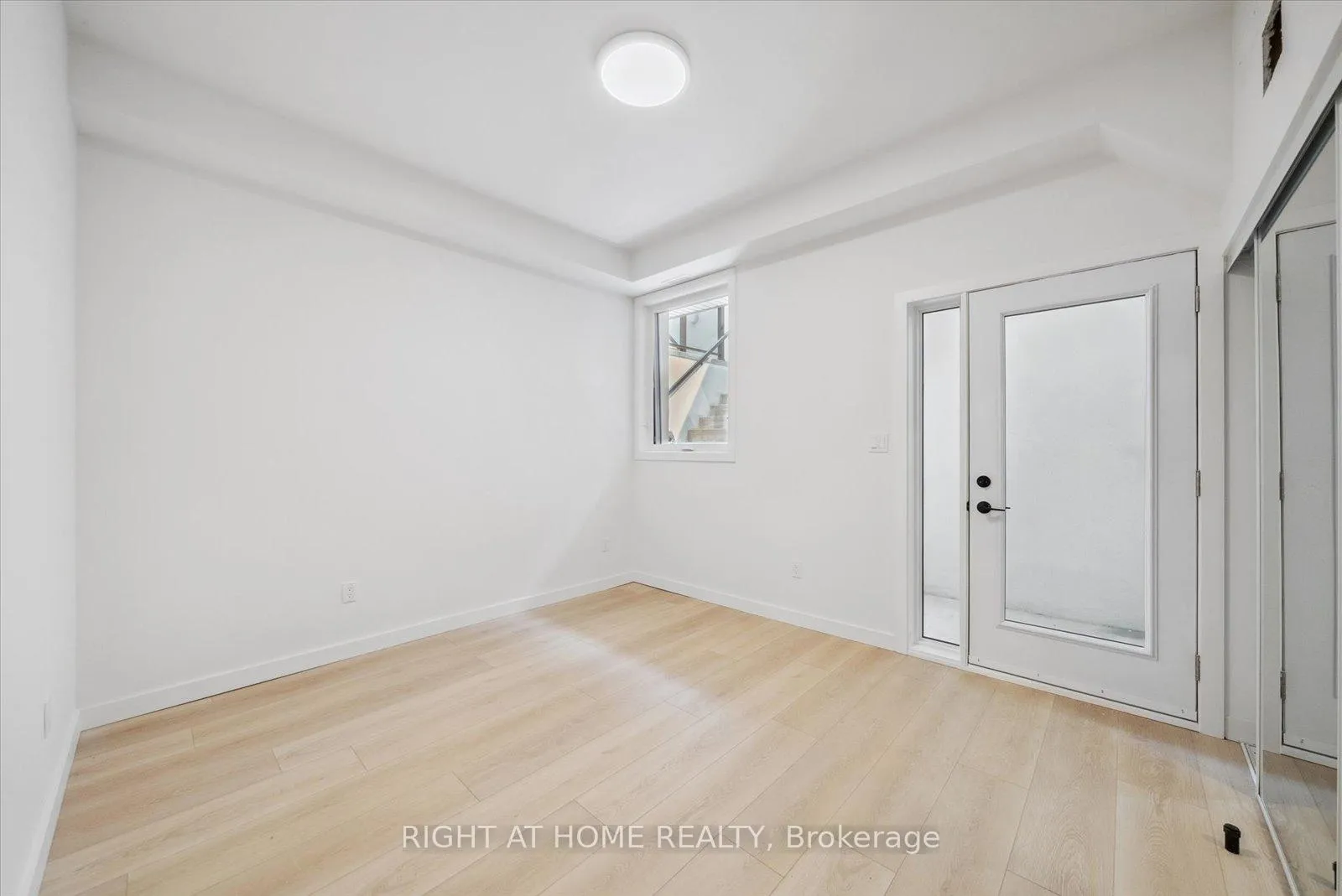 Photo 3 of Unit 1, 367 Howland Avenue, Toronto, Casa Loma — HOMEH